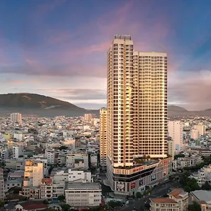 Melia Vinpearl Empire Отель